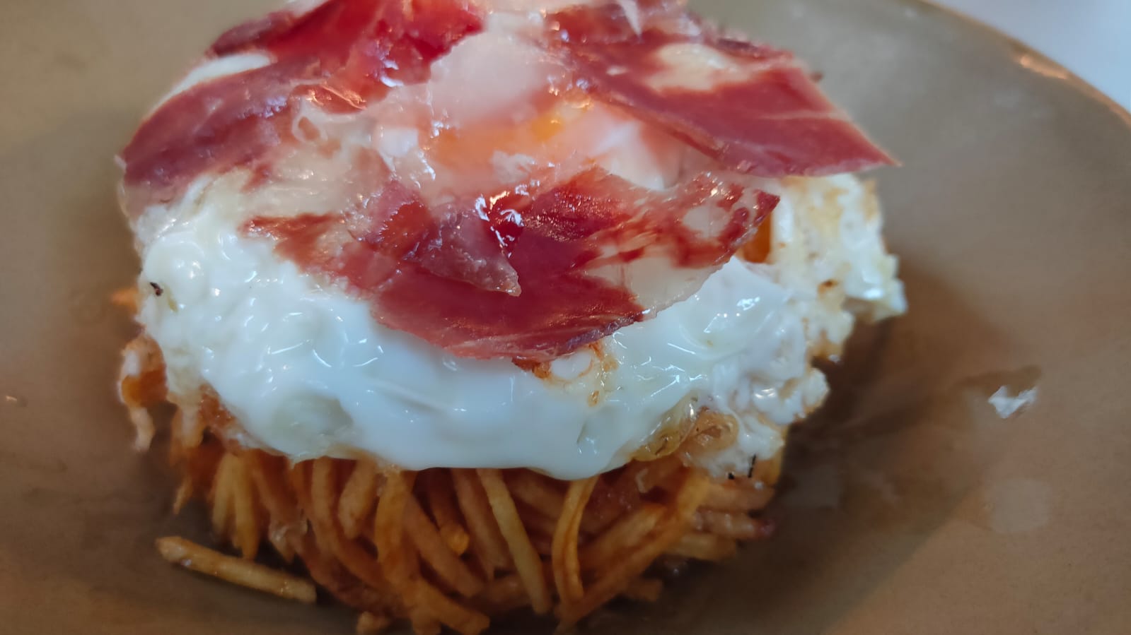 Huevos patatas paja